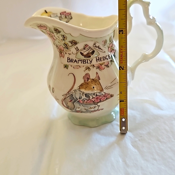 "Tea Service" creamer from the Brambly Hedge series by Royal Doulton. - Picture 8 of 9